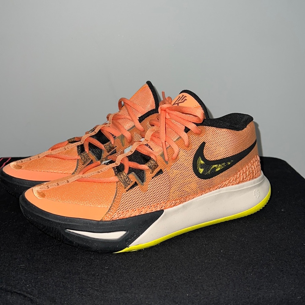 Nike KYRIE FLYTRAP 6